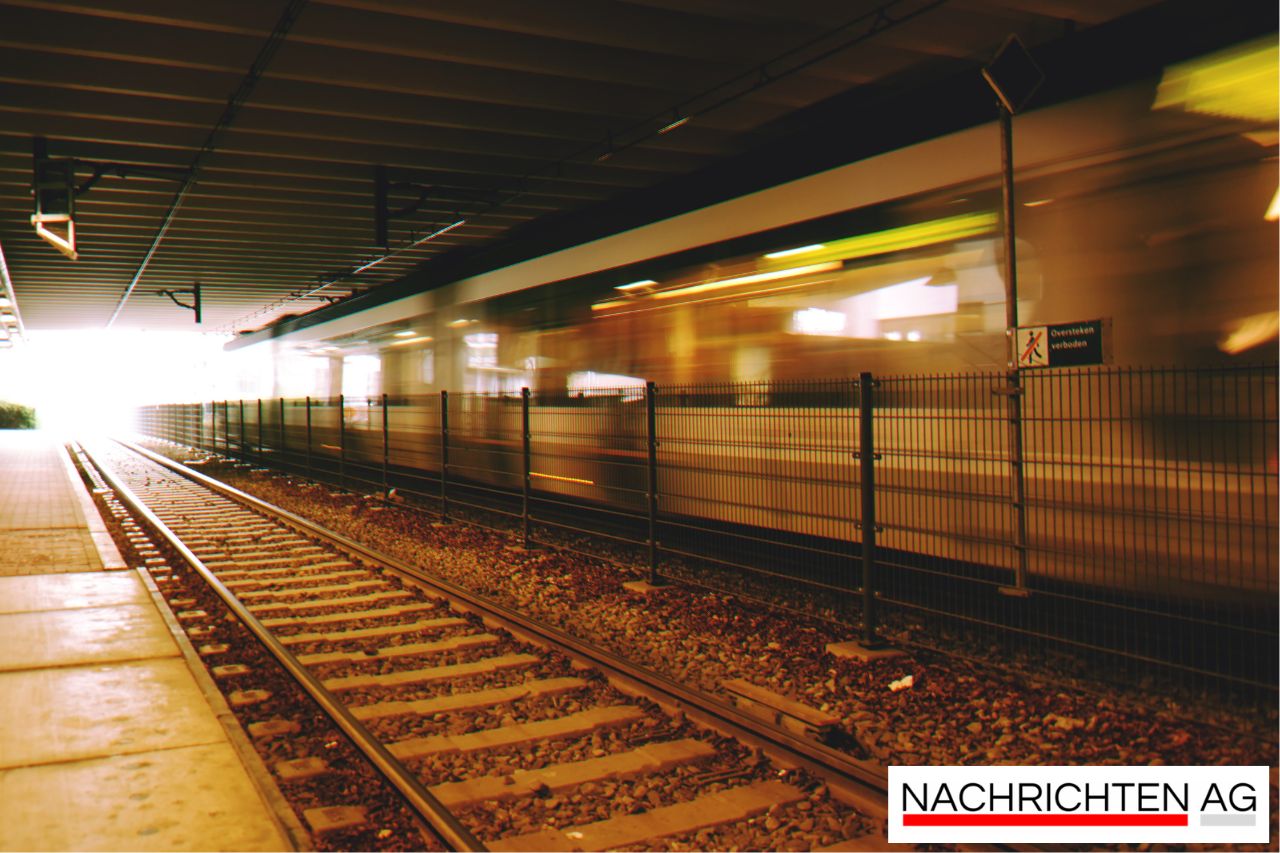 Gewaltexzess in Regionalbahn: Vier Männer prügeln auf 52-Jährigen ein!